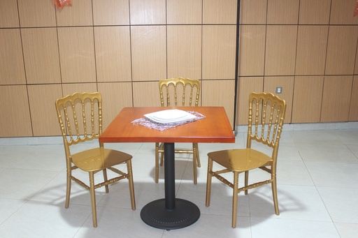 [ENSEMBLE TABLE +4 CHAISES BANQUETS] Ensemble Table + Chaises banquet